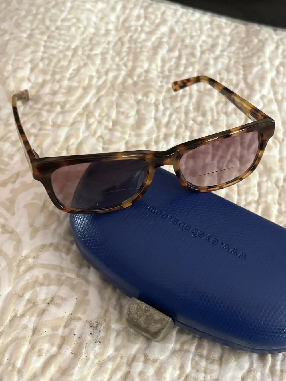 Unisex Tortoiseshell Sunglasses with no scratches  readers 1.5 power
